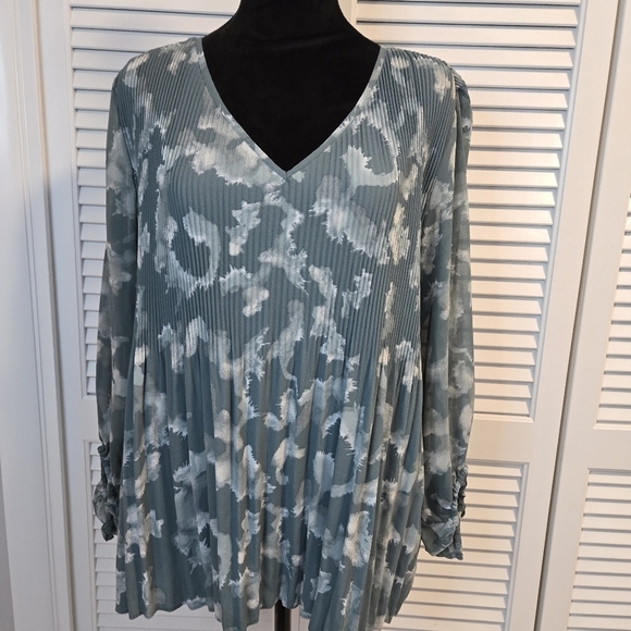 Nine West Floral Print Green White Chiffon Balloon Sleeve Pleated Size “M” - Picture 2 of 12